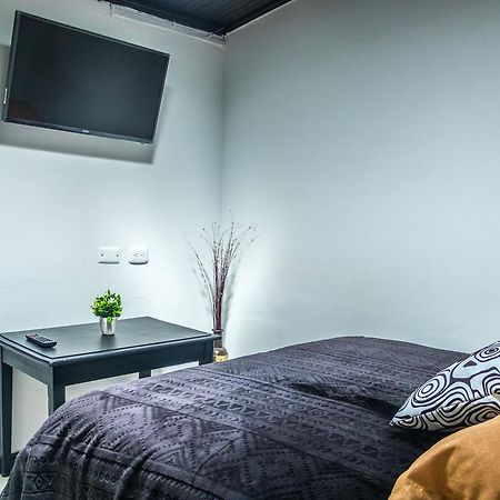 Mansion Blanca Apartment อิปิอาเลส ภายนอก รูปภาพ
