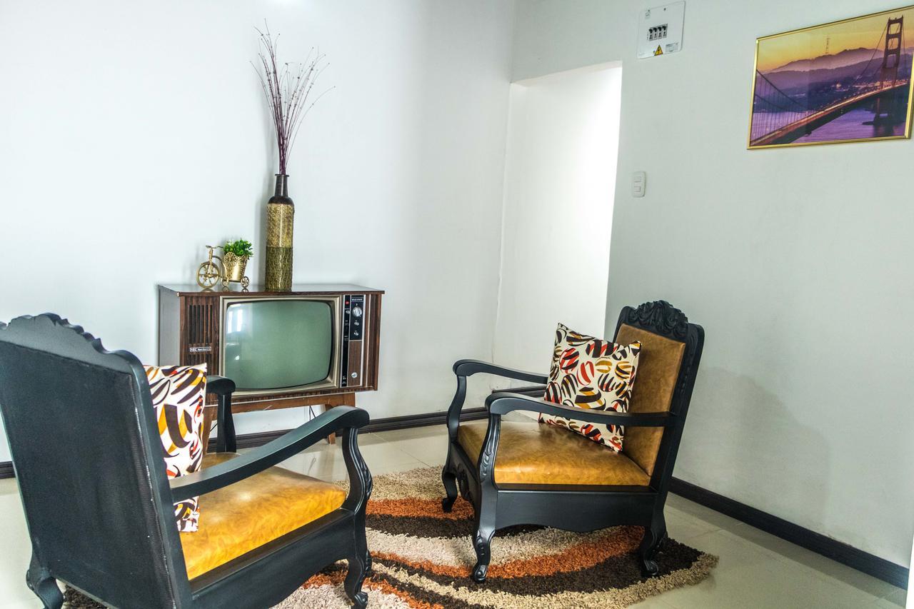 Mansion Blanca Apartment อิปิอาเลส ภายนอก รูปภาพ